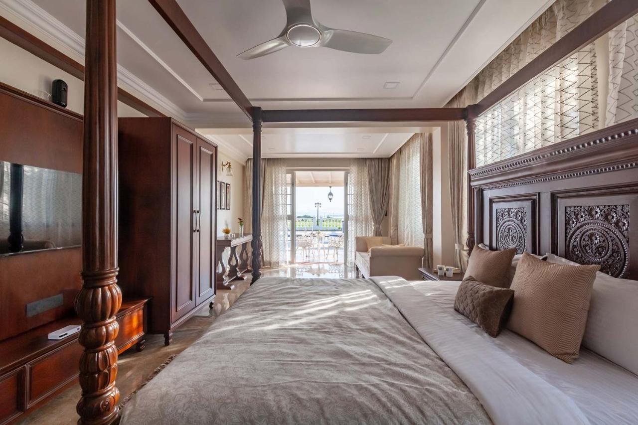 Stayvista'S Lake La Vie - Tranquil Lake-View Villa Amidst Farmland With Pool And Poolside Gazebo - Proximity To Sula Nashik Exteriör bild