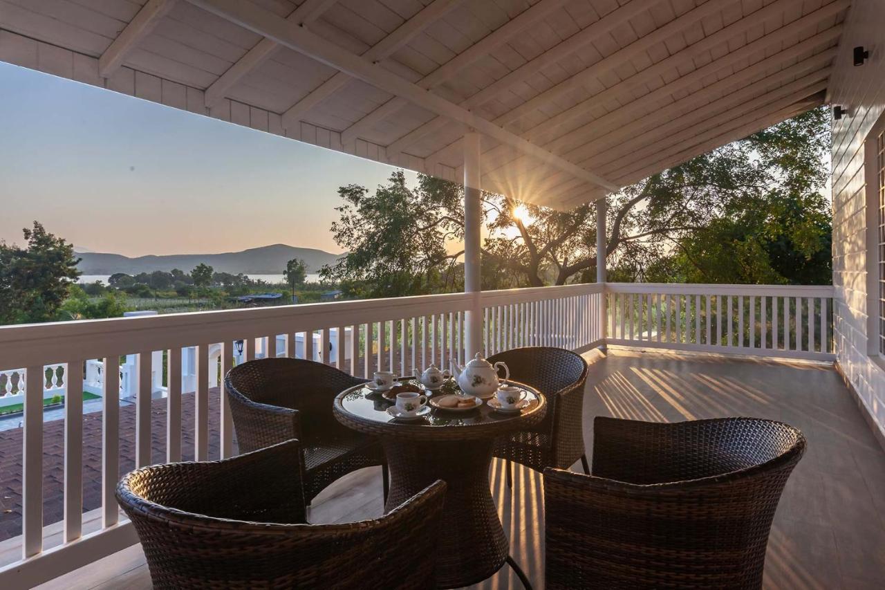 Stayvista'S Lake La Vie - Tranquil Lake-View Villa Amidst Farmland With Pool And Poolside Gazebo - Proximity To Sula Nashik Exteriör bild