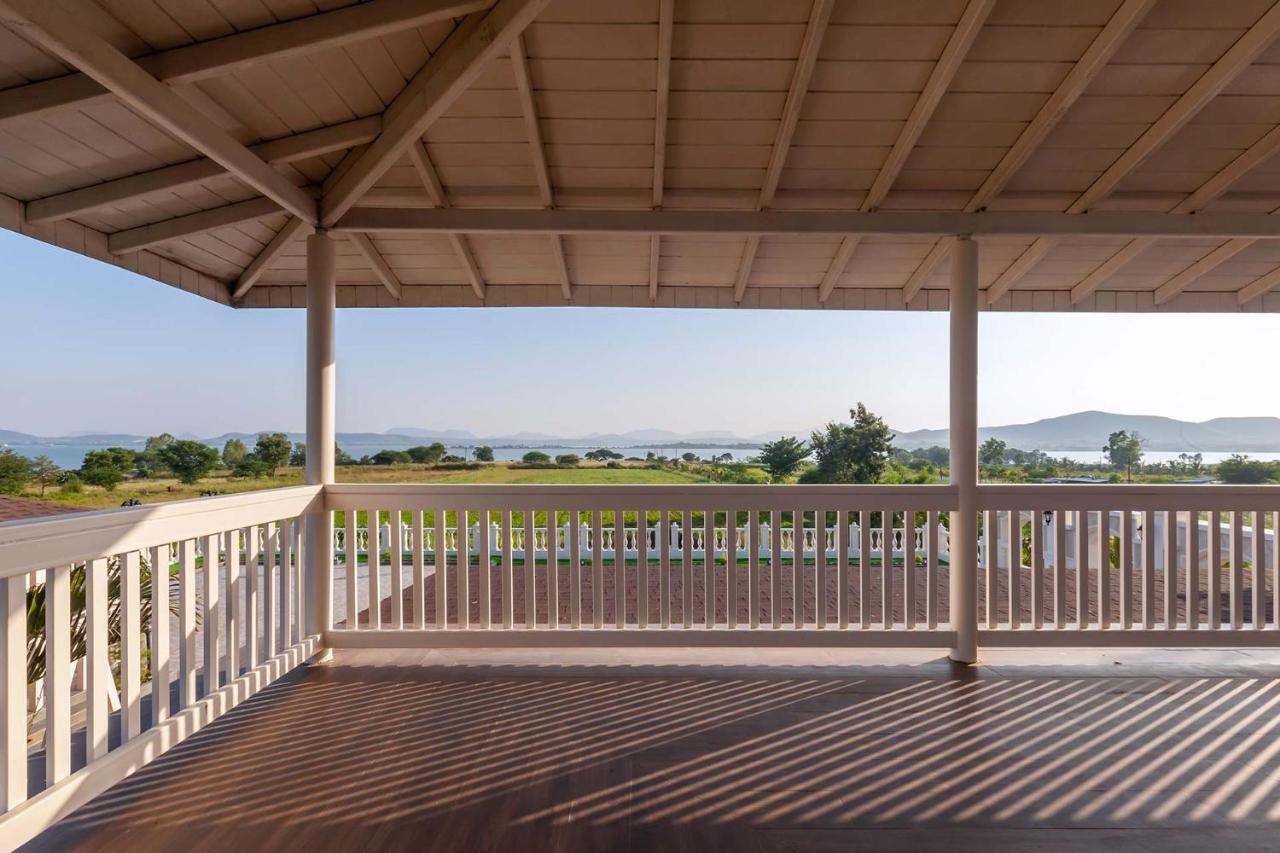 Stayvista'S Lake La Vie - Tranquil Lake-View Villa Amidst Farmland With Pool And Poolside Gazebo - Proximity To Sula Nashik Exteriör bild